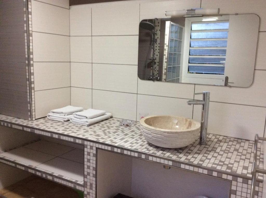 Confortable T1 Le Gosier, Wi-Fi, Piscine Dans Gite Le Gosier  Exterior foto